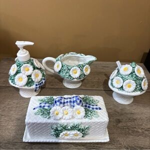 CRACKER BARREL 1997 DAISY GINGHAM TEAPOT / CREAMER SUGAR BOWL/LOTION &BUTTER 3B